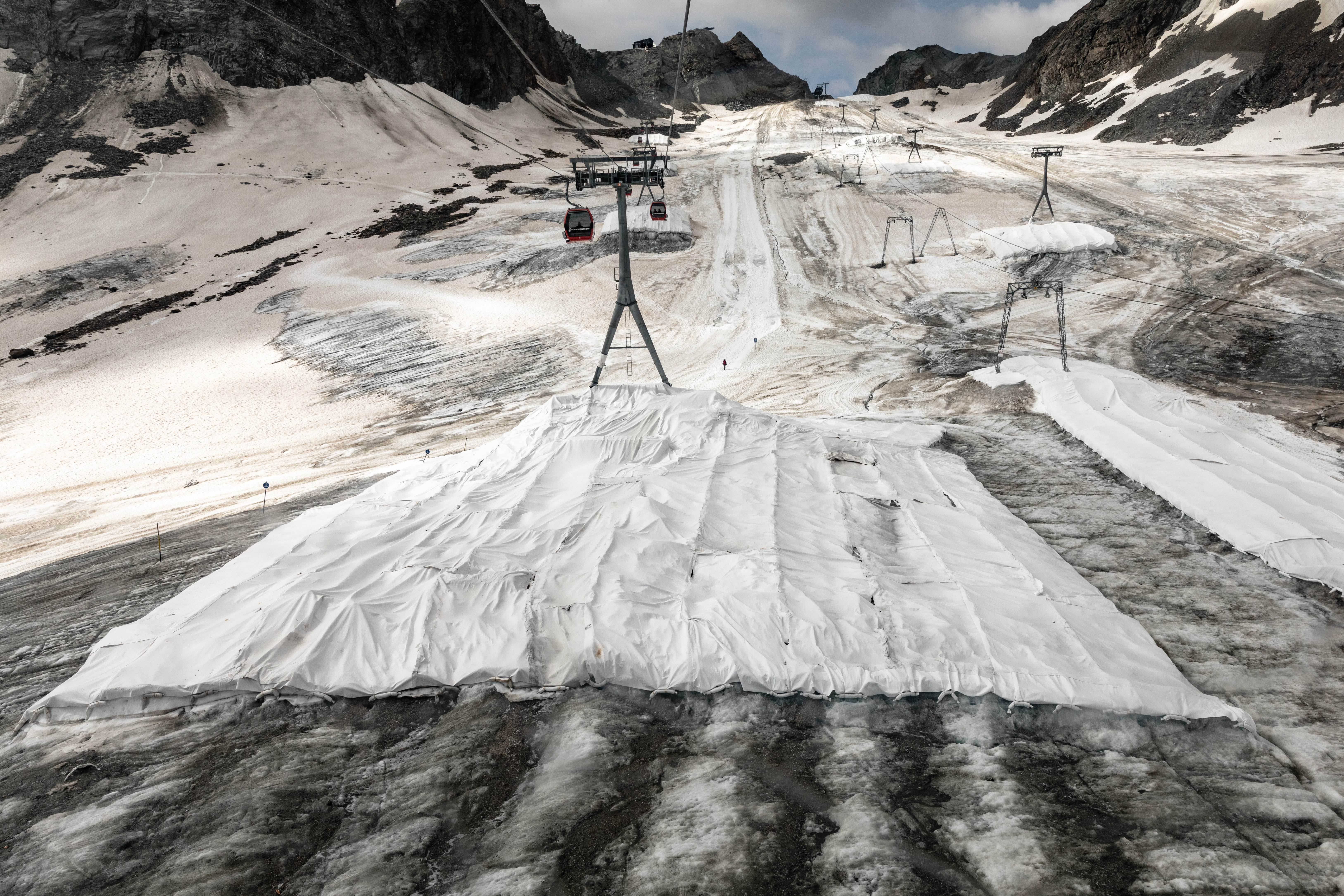 snowfarming-alpen-GP0STTZES.jpg