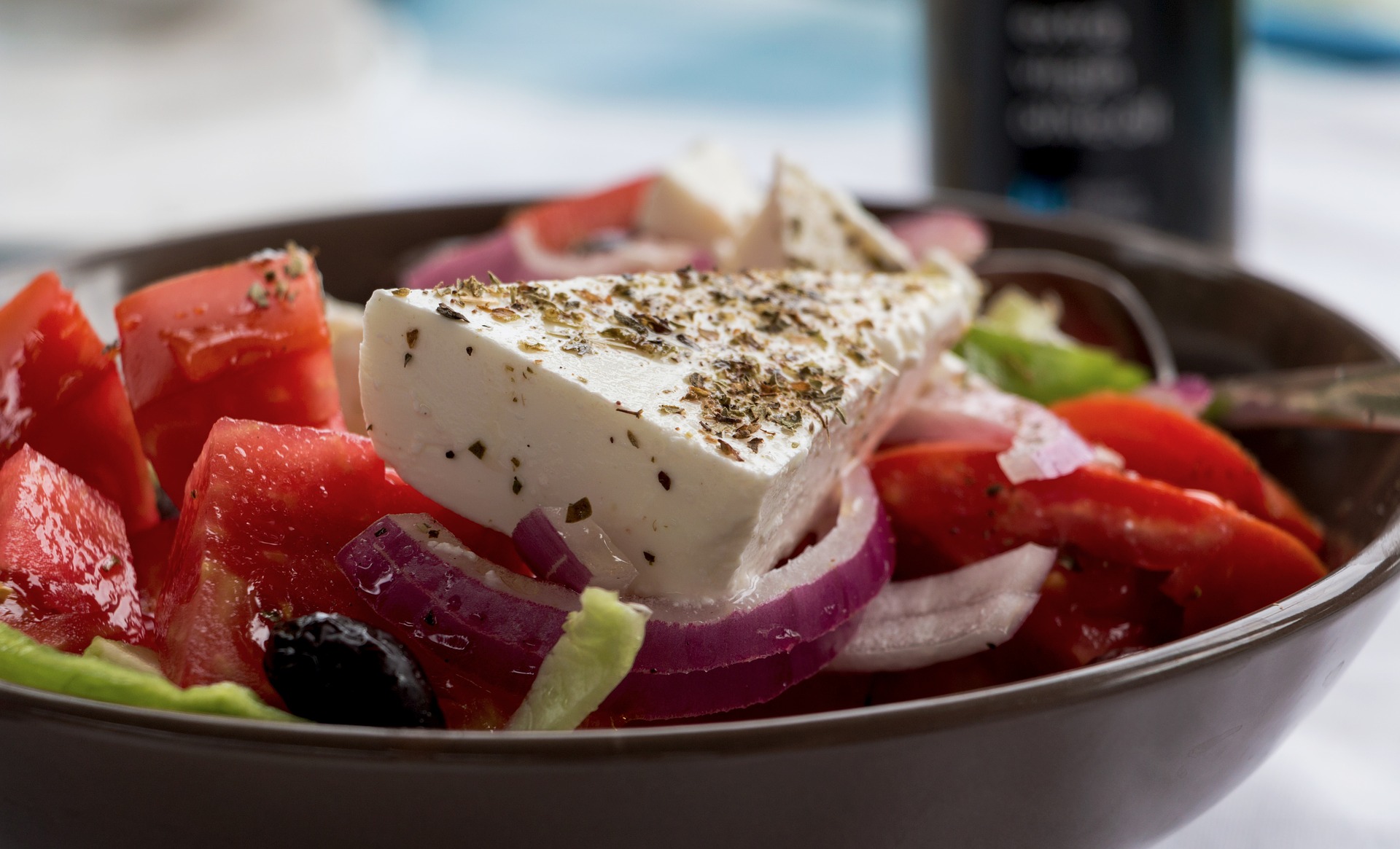 Schüssel mit griechischem Salat