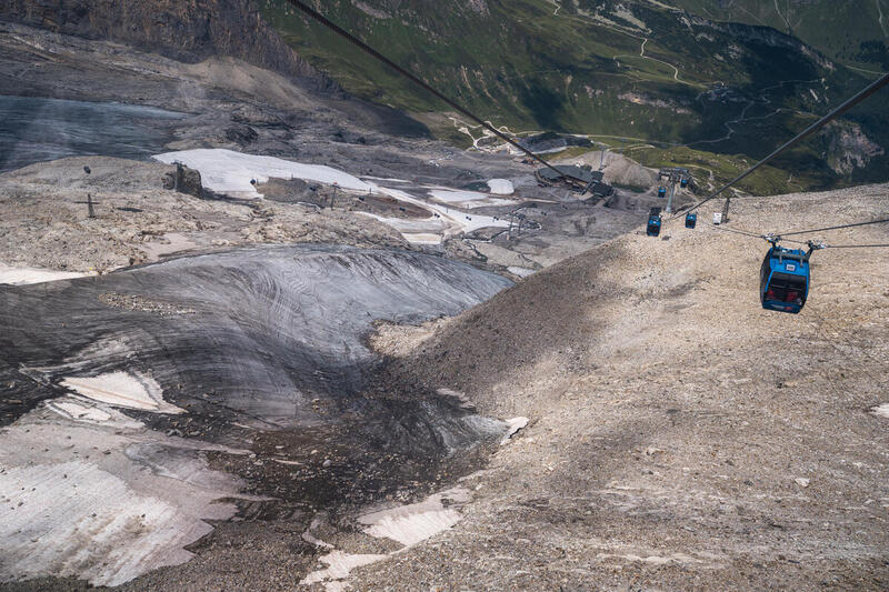 Der Hintertuxer Gletscher in Tirol im Sommer: Wenige Pisten sind zu sehen