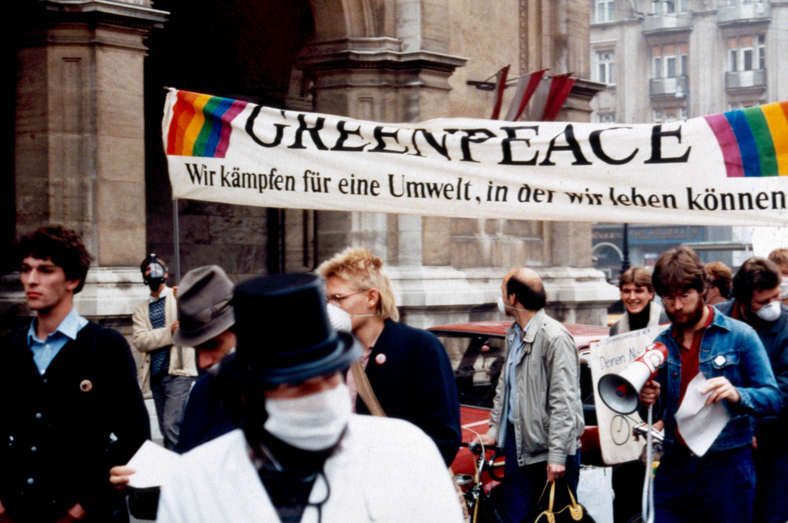 Archivnaufnahme von Demonstrant:innen mit Greenpeace-Banner
